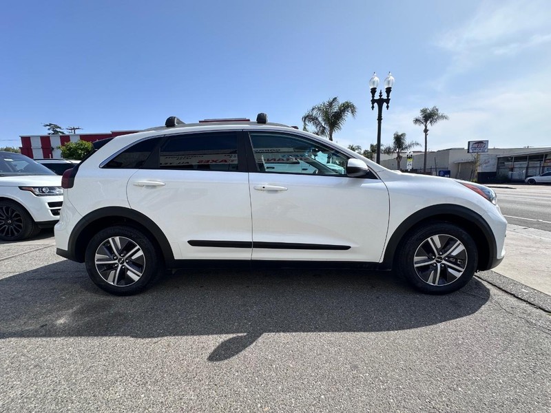 Kia Niro Plug-In Hybrid Vehicle Full-screen Gallery Image 6