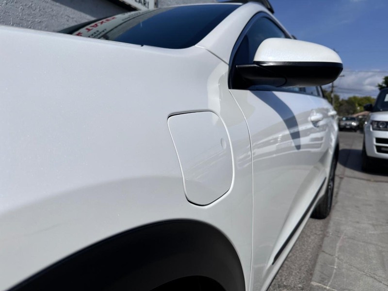 Kia Niro Plug-In Hybrid Vehicle Full-screen Gallery Image 10