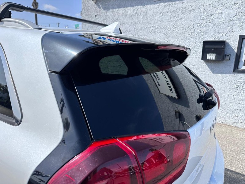 Kia Niro Plug-In Hybrid Vehicle Full-screen Gallery Image 13
