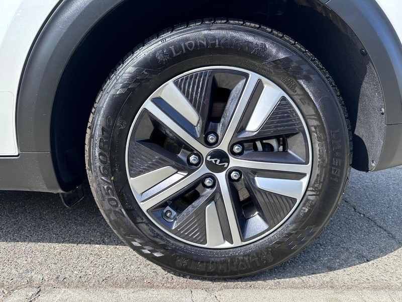 Kia Niro Plug-In Hybrid Vehicle Full-screen Gallery Image 14