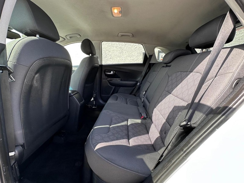 Kia Niro Plug-In Hybrid Vehicle Full-screen Gallery Image 16