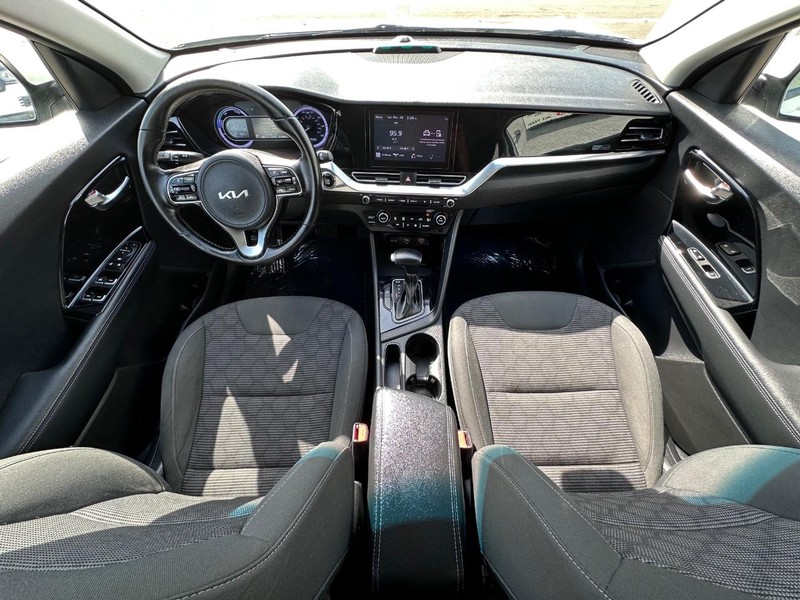 Kia Niro Plug-In Hybrid Vehicle Full-screen Gallery Image 18
