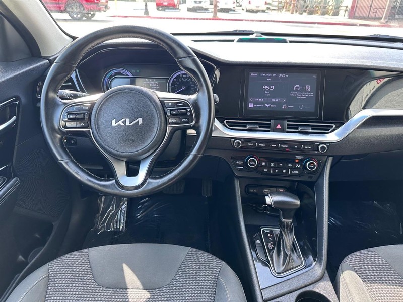 Kia Niro Plug-In Hybrid Vehicle Full-screen Gallery Image 21