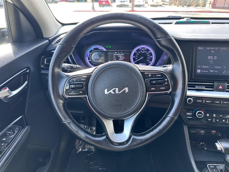 Kia Niro Plug-In Hybrid Vehicle Full-screen Gallery Image 22