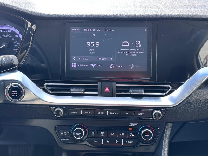 Kia Niro Plug-In Hybrid Vehicle Full-screen Gallery Image 23