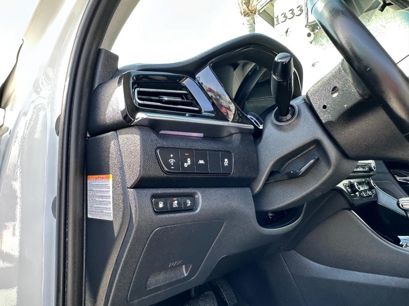 Kia Niro Plug-In Hybrid Vehicle Full-screen Gallery Image 27