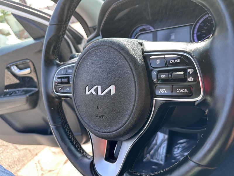 Kia Niro Plug-In Hybrid Vehicle Full-screen Gallery Image 31