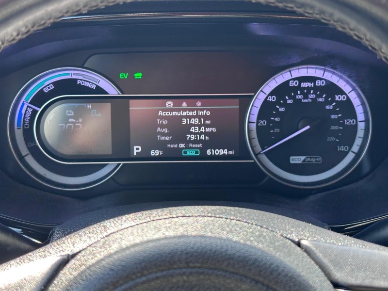 Kia Niro Plug-In Hybrid Vehicle Full-screen Gallery Image 33