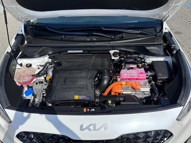 Kia Niro Plug-In Hybrid Vehicle Full-screen Gallery Image 34