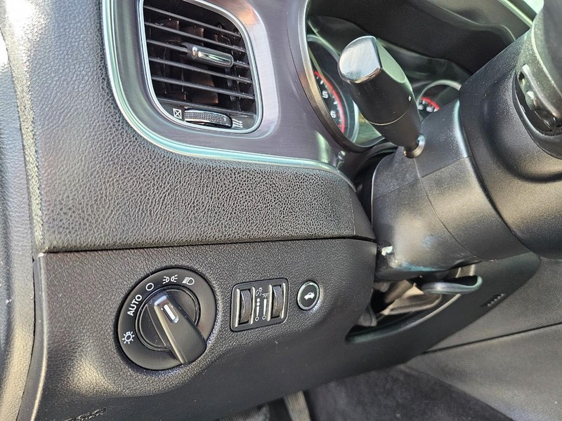 Dodge Charger Vehicle Full-screen Gallery Image 13
