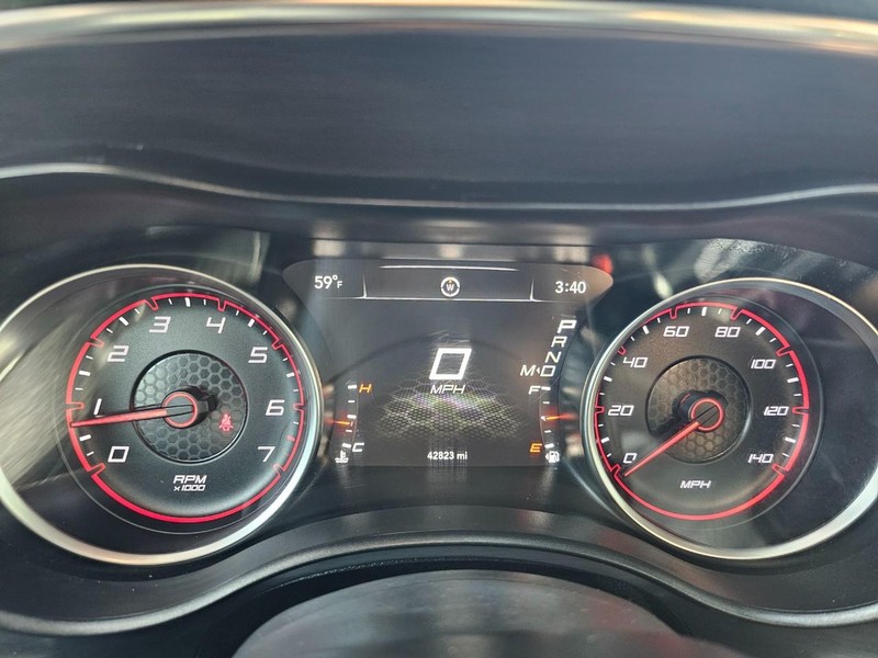Dodge Charger Vehicle Full-screen Gallery Image 18
