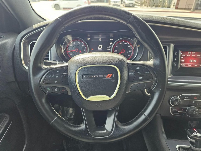 Dodge Charger Vehicle Full-screen Gallery Image 22