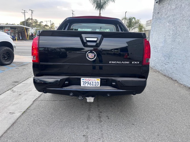 Cadillac Escalade EXT Vehicle Full-screen Gallery Image 4