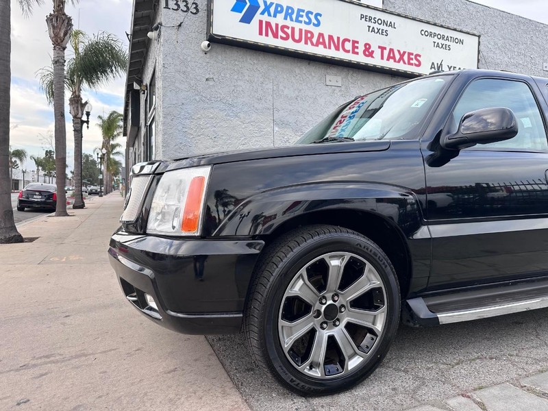 Cadillac Escalade EXT Vehicle Full-screen Gallery Image 8