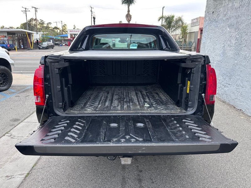 Cadillac Escalade EXT Vehicle Full-screen Gallery Image 13