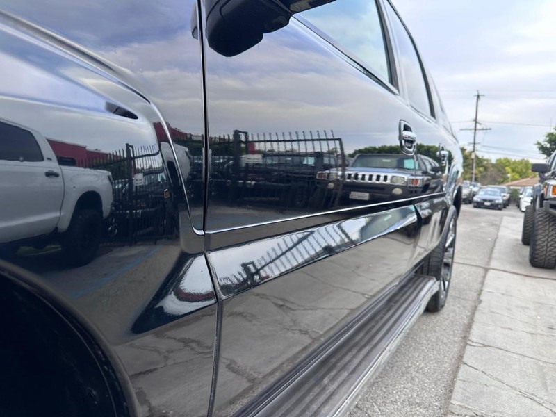 Cadillac Escalade EXT Vehicle Full-screen Gallery Image 14