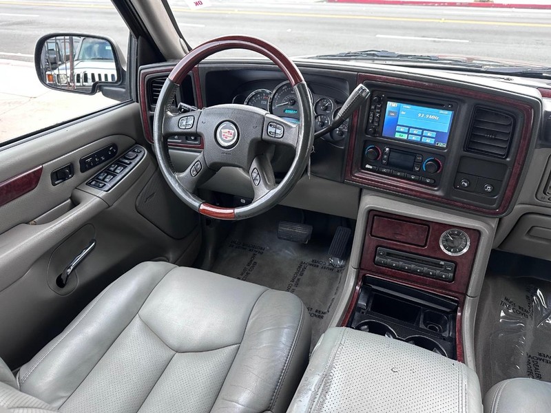 Cadillac Escalade EXT Vehicle Full-screen Gallery Image 20