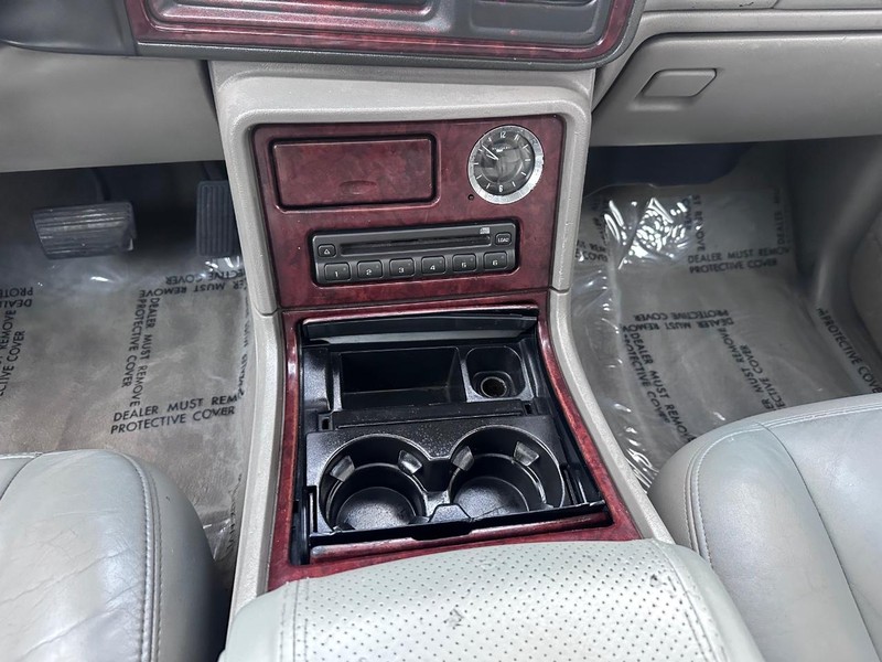 Cadillac Escalade EXT Vehicle Full-screen Gallery Image 25