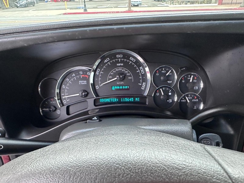 Cadillac Escalade EXT Vehicle Full-screen Gallery Image 30