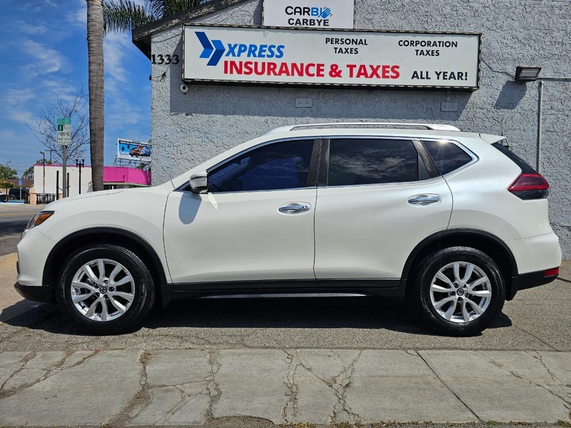 Nissan Rogue Vehicle Full-screen Gallery Image 2