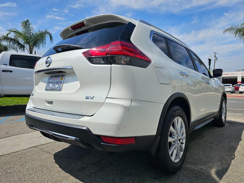 Nissan Rogue Vehicle Full-screen Gallery Image 5