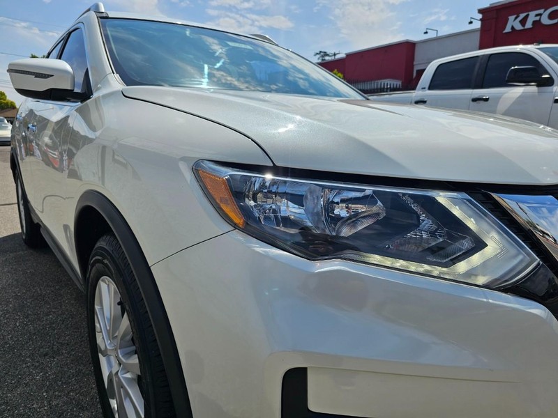 Nissan Rogue Vehicle Full-screen Gallery Image 8