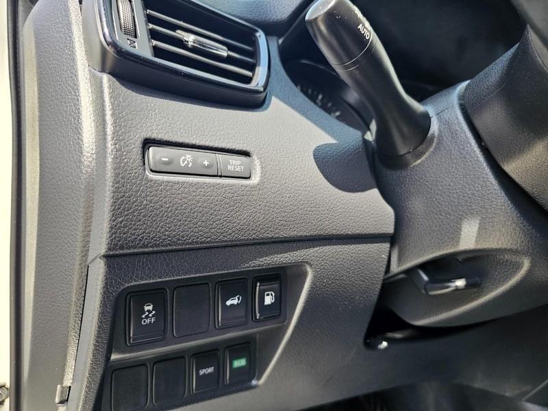 Nissan Rogue Vehicle Full-screen Gallery Image 17