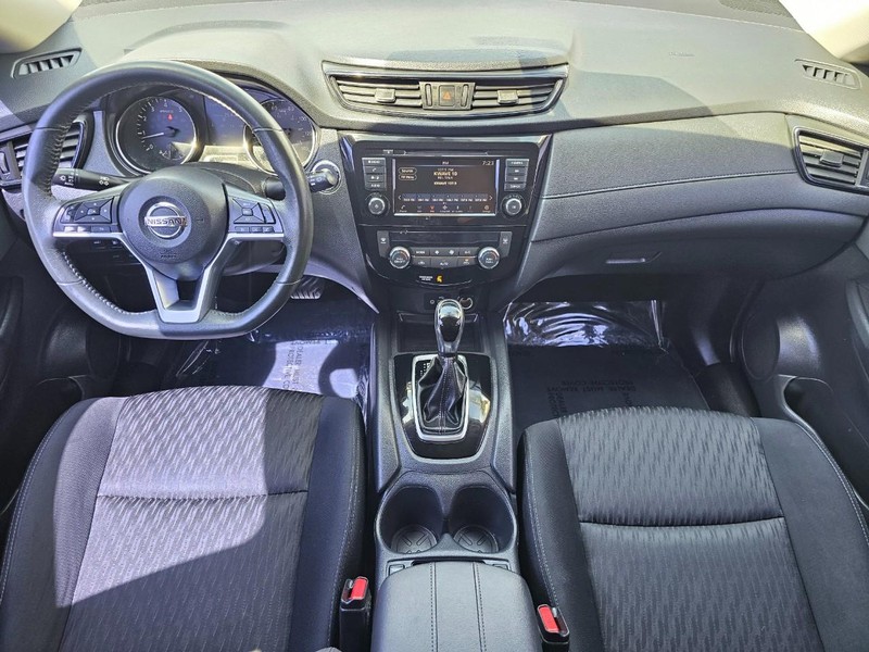 Nissan Rogue Vehicle Full-screen Gallery Image 22