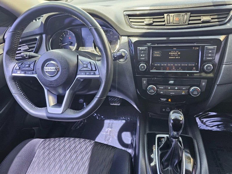 Nissan Rogue Vehicle Full-screen Gallery Image 25