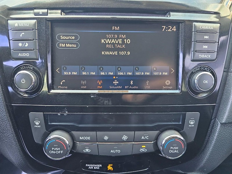 Nissan Rogue Vehicle Full-screen Gallery Image 27