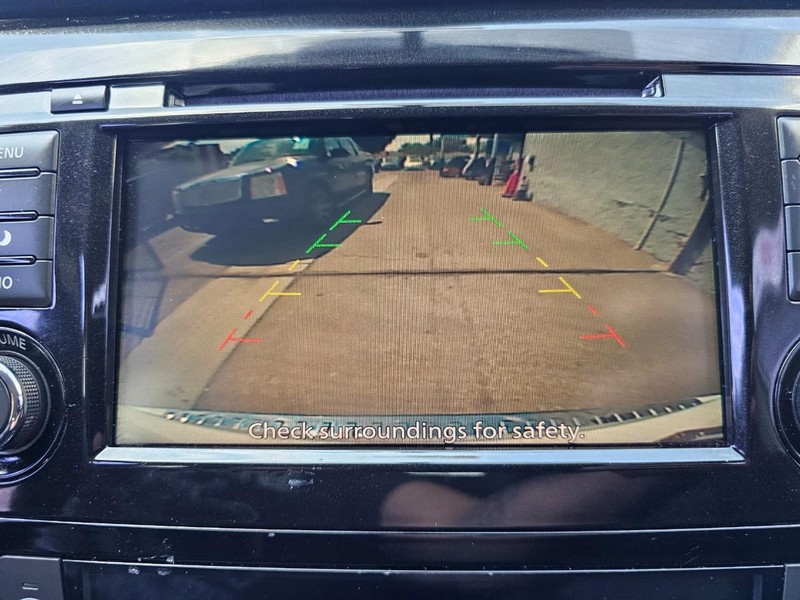 Nissan Rogue Vehicle Full-screen Gallery Image 31