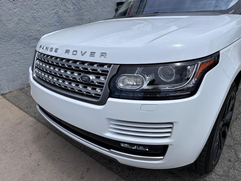 Land Rover Range Rover Vehicle Full-screen Gallery Image 9