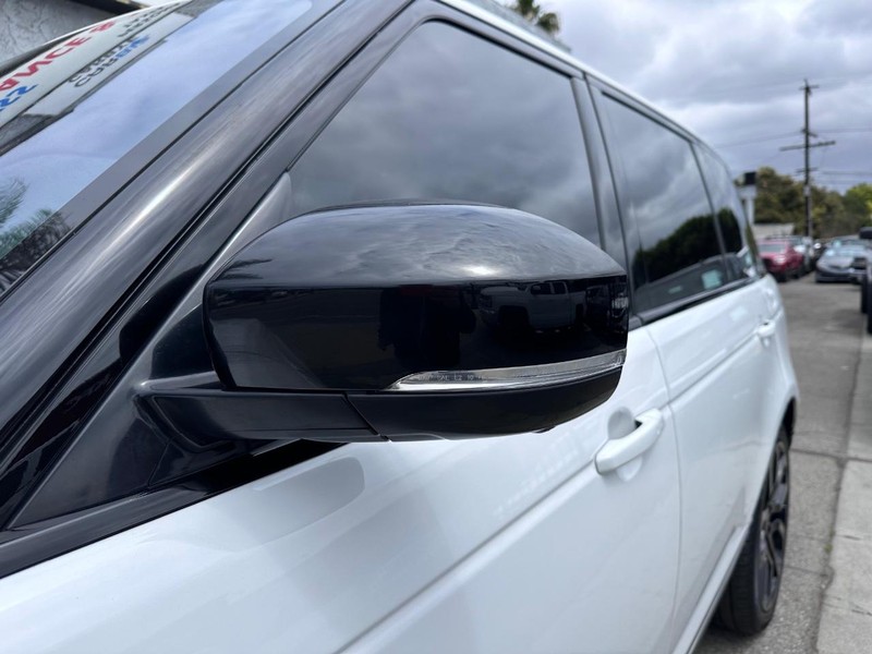 Land Rover Range Rover Vehicle Full-screen Gallery Image 11