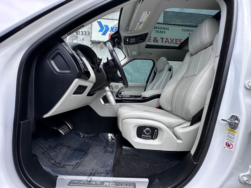 Land Rover Range Rover Vehicle Full-screen Gallery Image 17