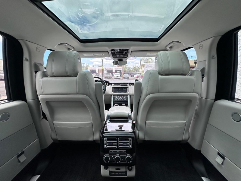 Land Rover Range Rover Vehicle Full-screen Gallery Image 19