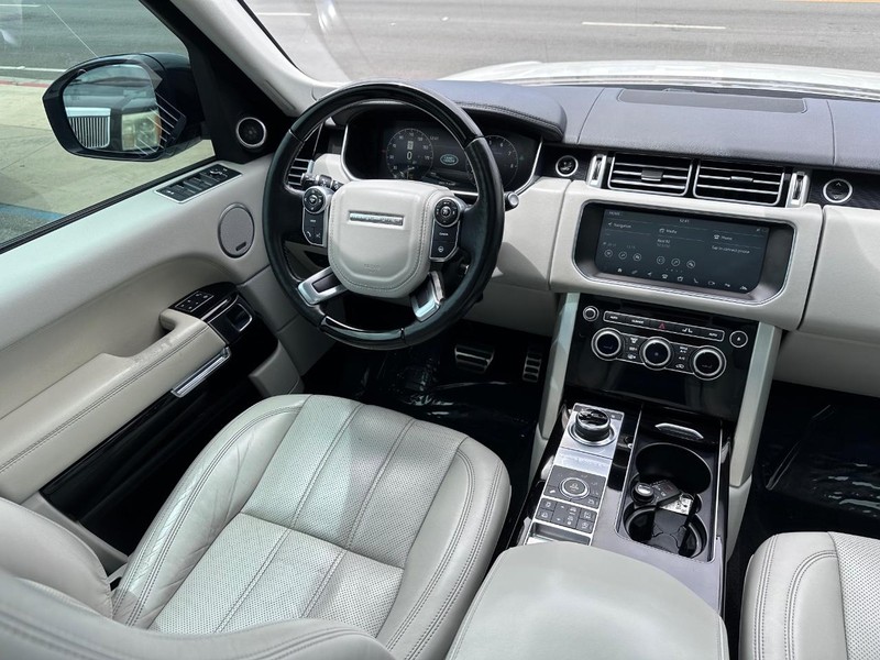 Land Rover Range Rover Vehicle Full-screen Gallery Image 22