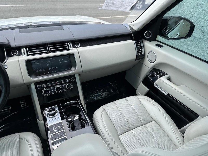 Land Rover Range Rover Vehicle Full-screen Gallery Image 23
