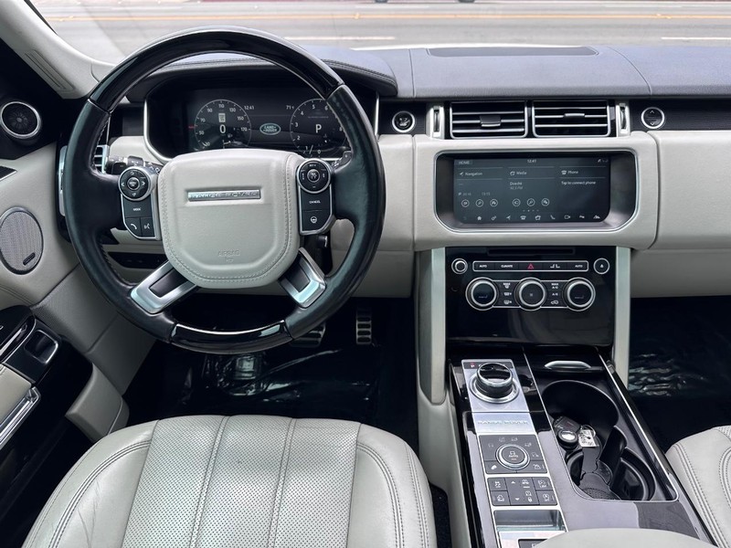 Land Rover Range Rover Vehicle Full-screen Gallery Image 24