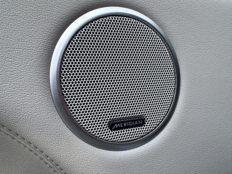 Land Rover Range Rover Vehicle Full-screen Gallery Image 25