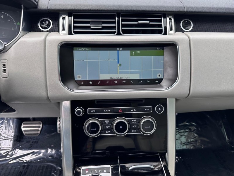 Land Rover Range Rover Vehicle Full-screen Gallery Image 29
