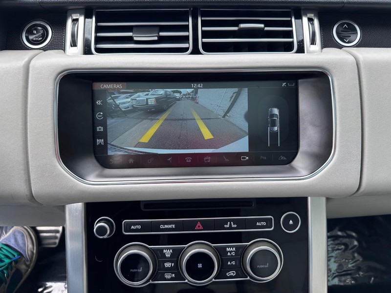 Land Rover Range Rover Vehicle Full-screen Gallery Image 30