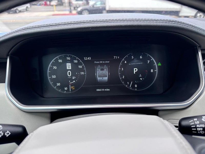 Land Rover Range Rover Vehicle Full-screen Gallery Image 31
