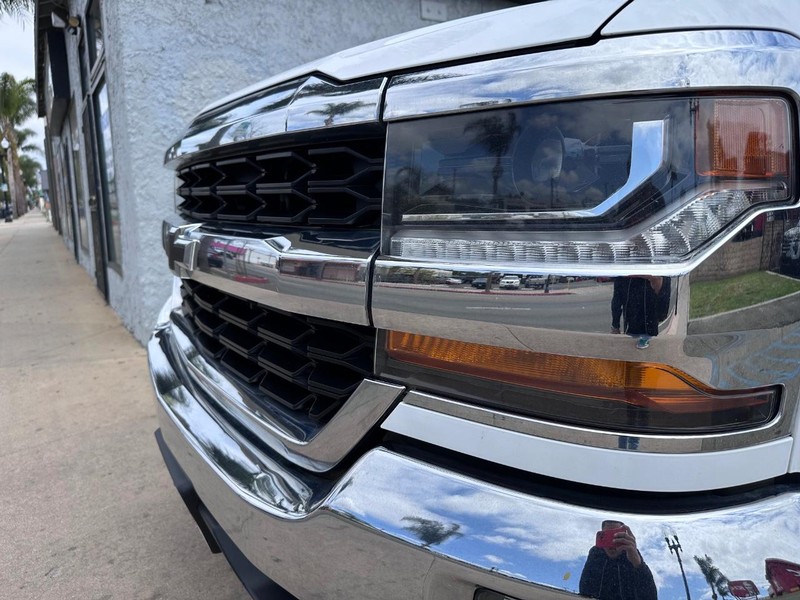 Chevrolet Silverado 1500 Vehicle Full-screen Gallery Image 9