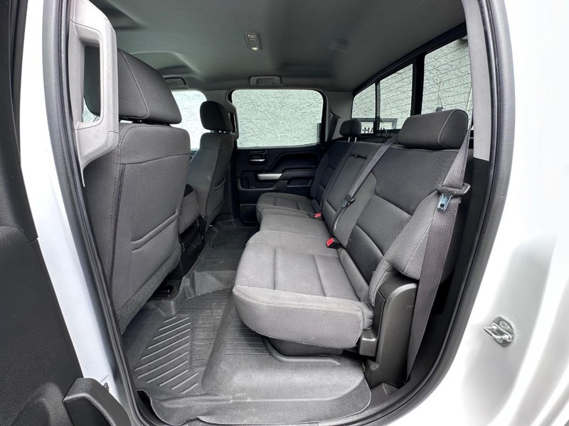 Chevrolet Silverado 1500 Vehicle Full-screen Gallery Image 15