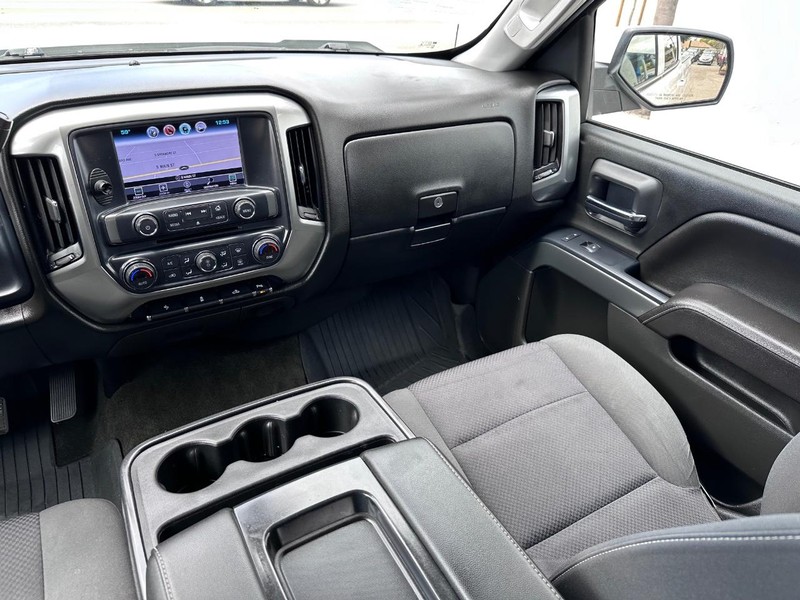 Chevrolet Silverado 1500 Vehicle Full-screen Gallery Image 18