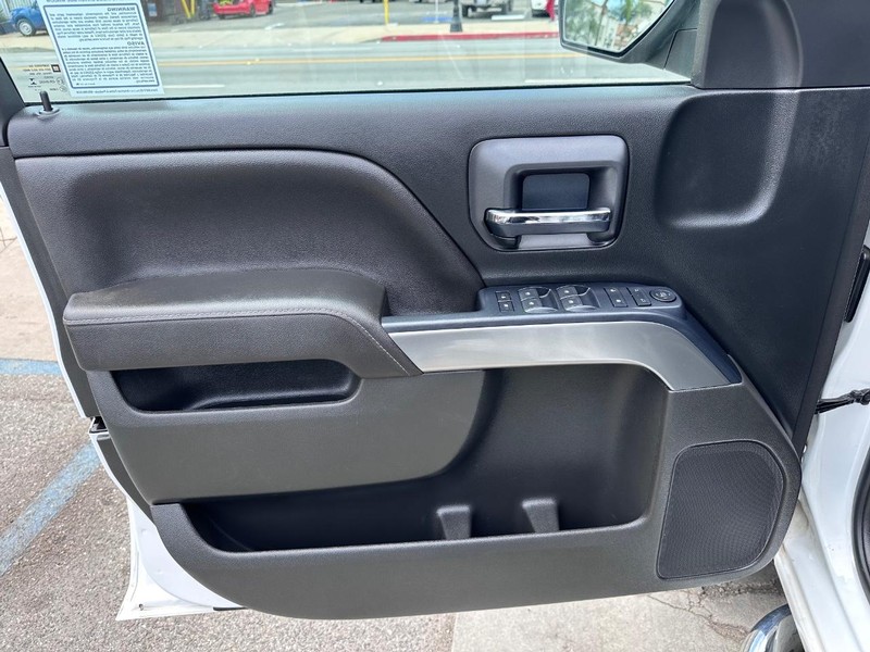 Chevrolet Silverado 1500 Vehicle Full-screen Gallery Image 22