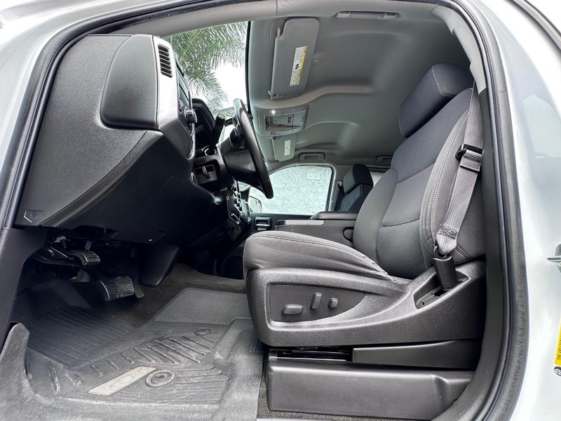 Chevrolet Silverado 1500 Vehicle Full-screen Gallery Image 23