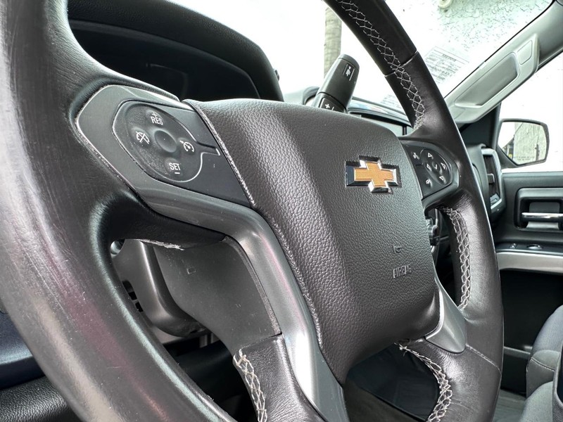 Chevrolet Silverado 1500 Vehicle Full-screen Gallery Image 25