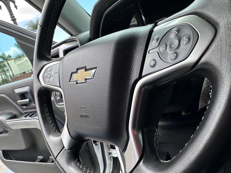Chevrolet Silverado 1500 Vehicle Full-screen Gallery Image 26