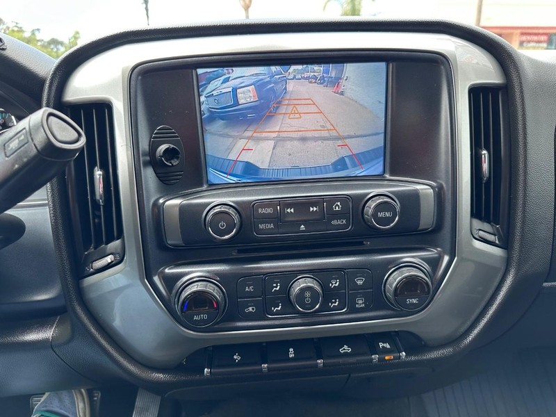 Chevrolet Silverado 1500 Vehicle Full-screen Gallery Image 27